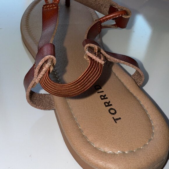 Torrid Brown Laser-Cut Leather Thong Sandals w/ Elastic Strap Closure Sz 11 - Picture 5 of 8